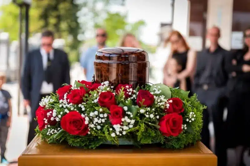 Comment organiser les obsèques de votre proche