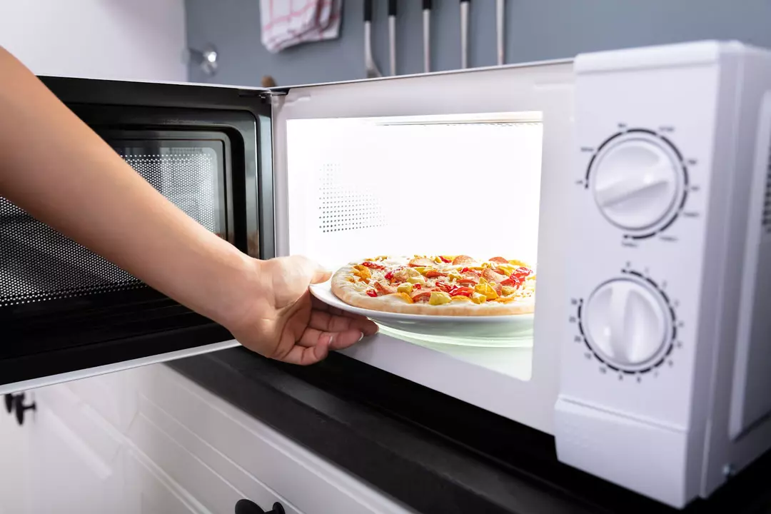 Les conseils pratiques pour faire cuire une pizza au micro-onde