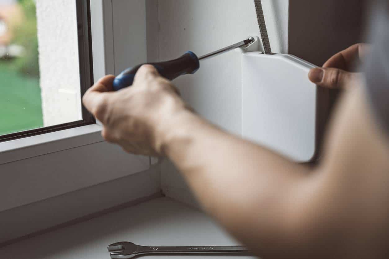 faire appel à un professionnel pour changer ses volets