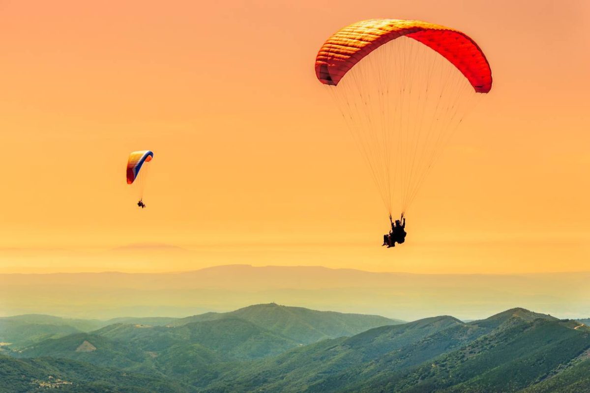 loisirs en été parapente