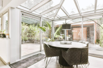 Vérandas modernes : optimisez la lumière et l’espace de votre maison à Compiègne